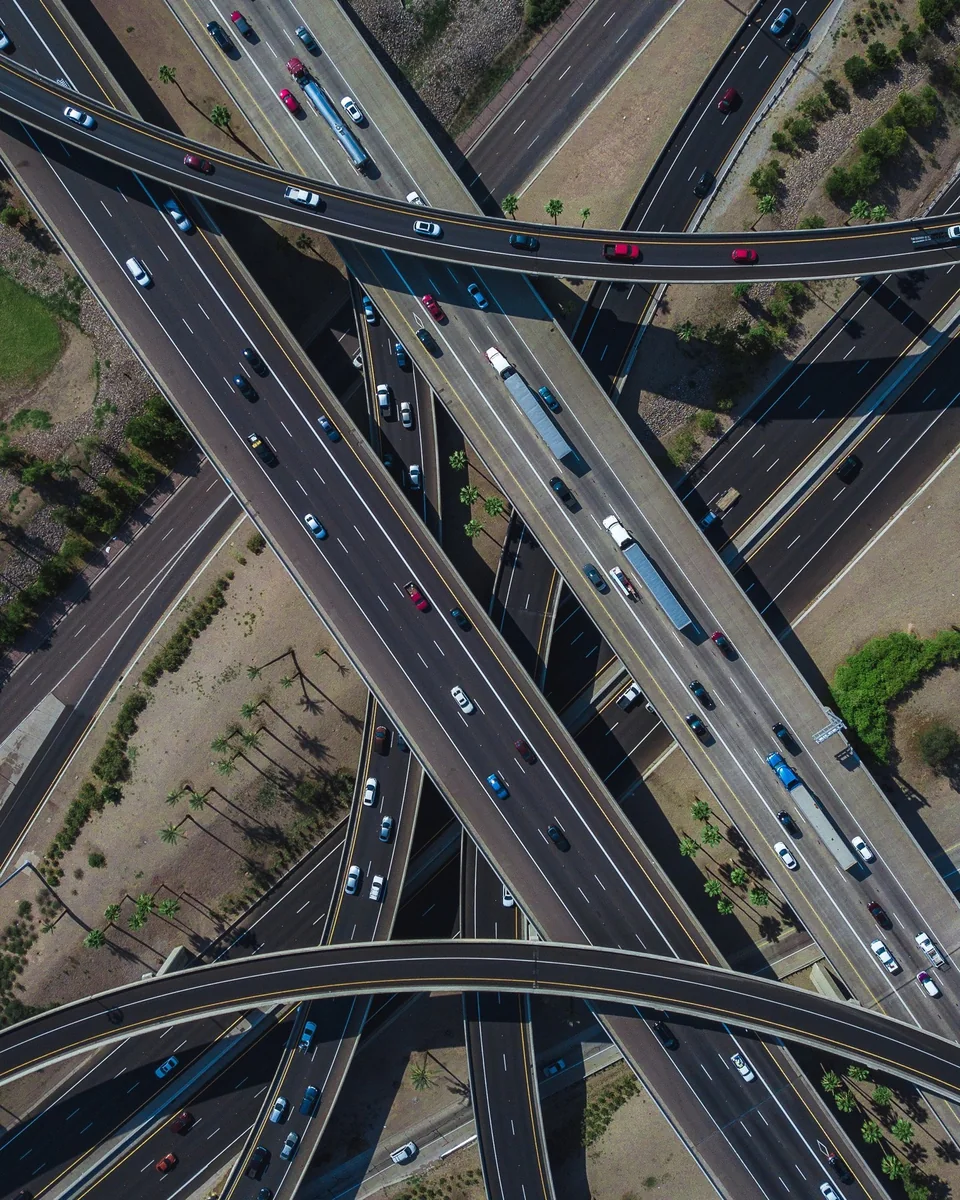 Straßen und Verkehrsinfrastruktur aus der Vogelperspektive